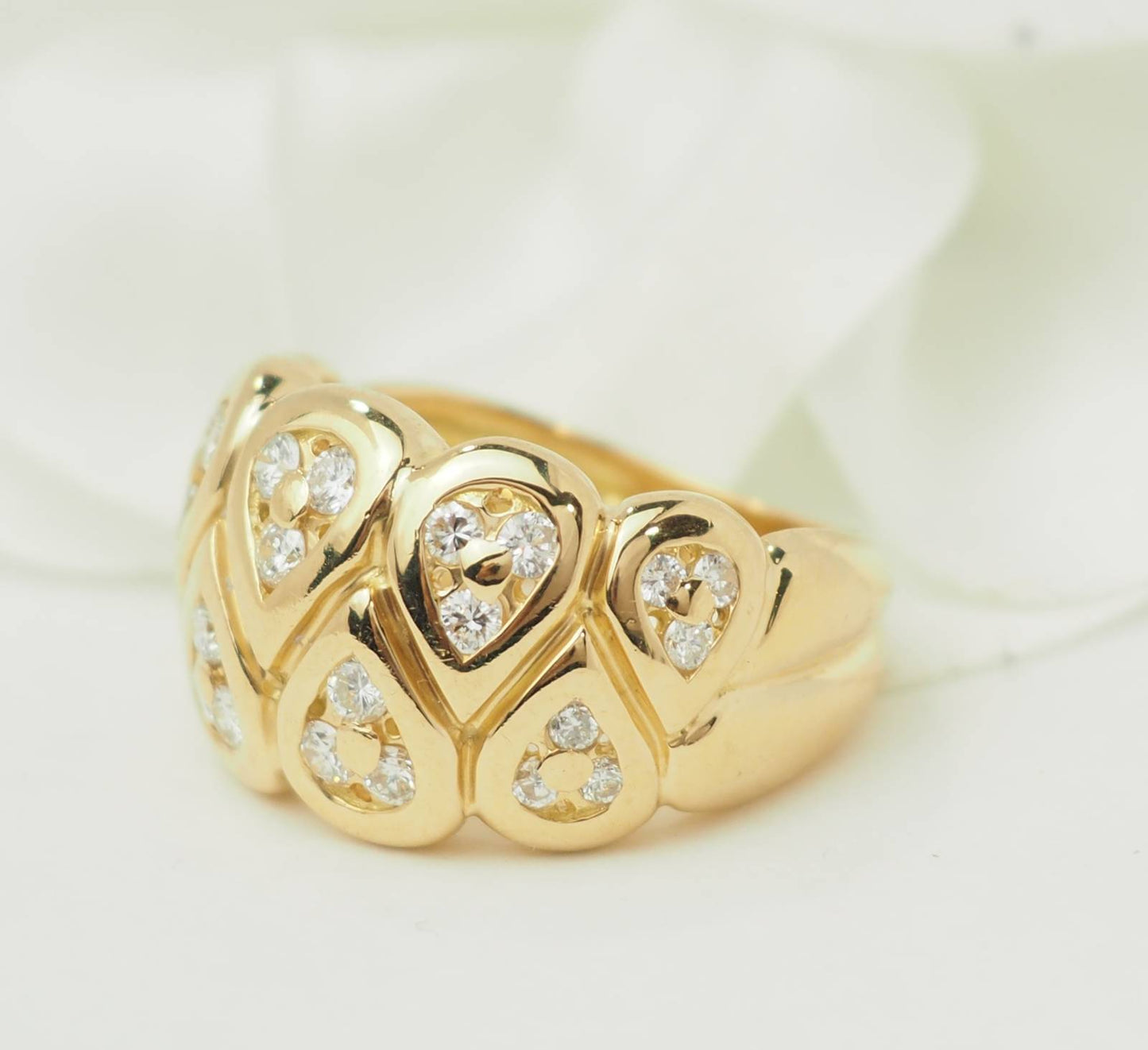Bague large Motifs gouttes en or jaune sertie de diamants 