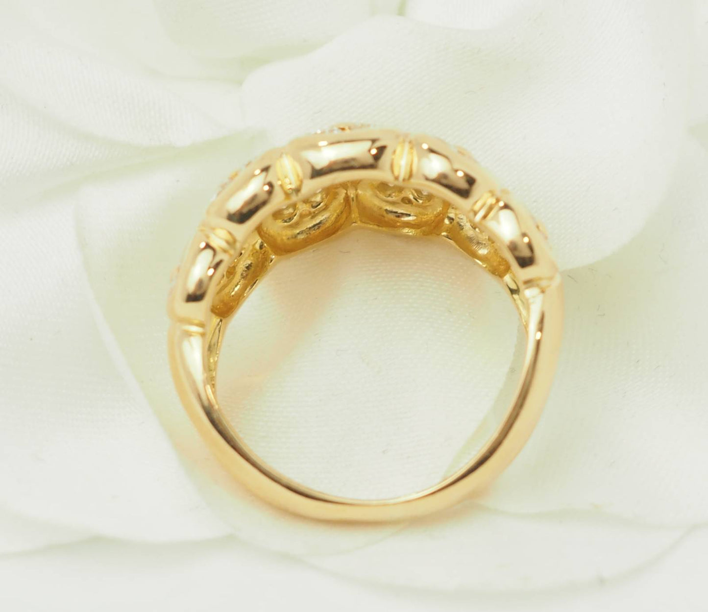Bague vintage motifs gouttes en or jaune sertie de diamants
