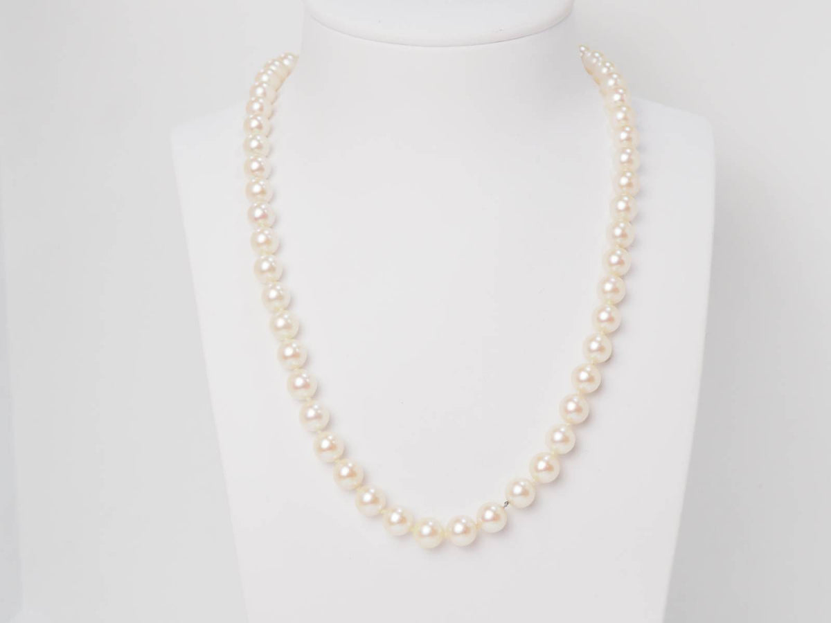 Collier de perles d'Akoya et or jaune en vente à Marseille
