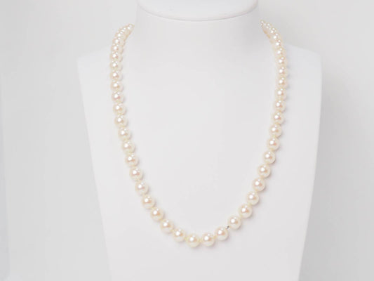 Collier de perles d'Akoya et or jaune en vente à Marseille