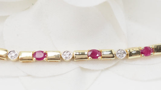 Bracelet en or jaune, rubis et diamants