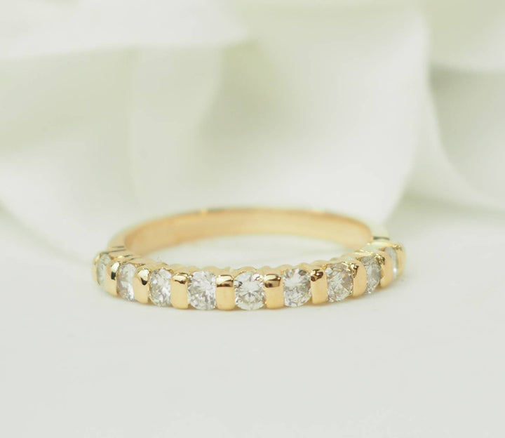 Demi alliance en or jaune et diamants 0,45ct