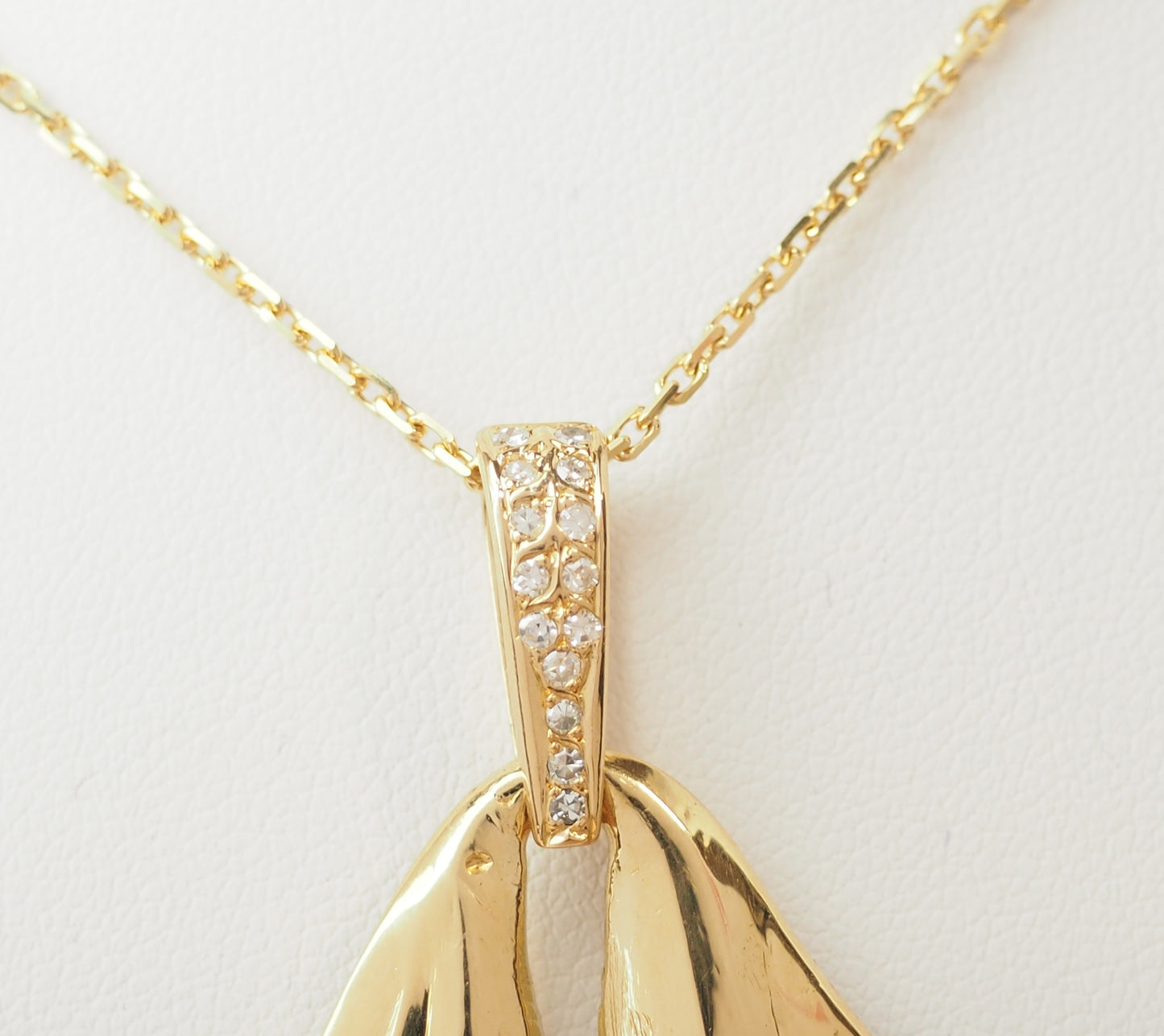 Pendentif panthère en or jaune et diamants