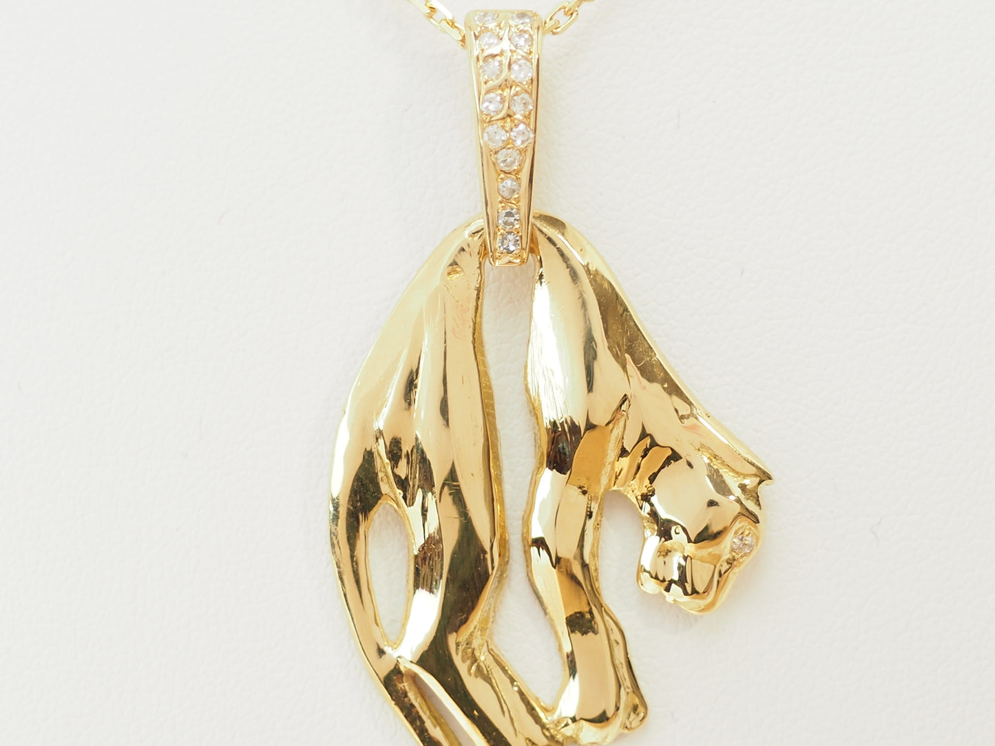 Pendentif panthère en or jaune et diamants