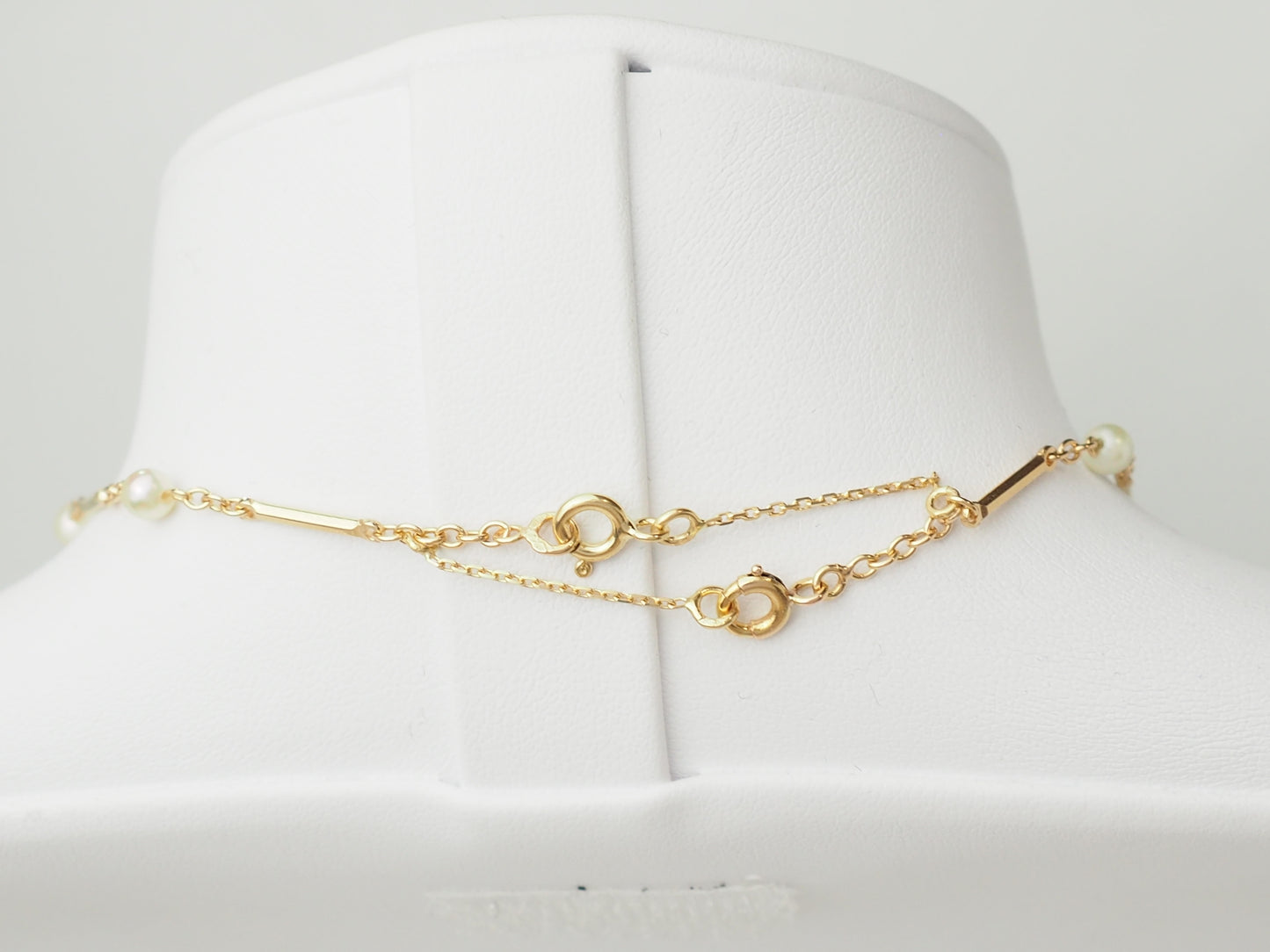 Collier en or jaune à perles – Boules alternées par des barres