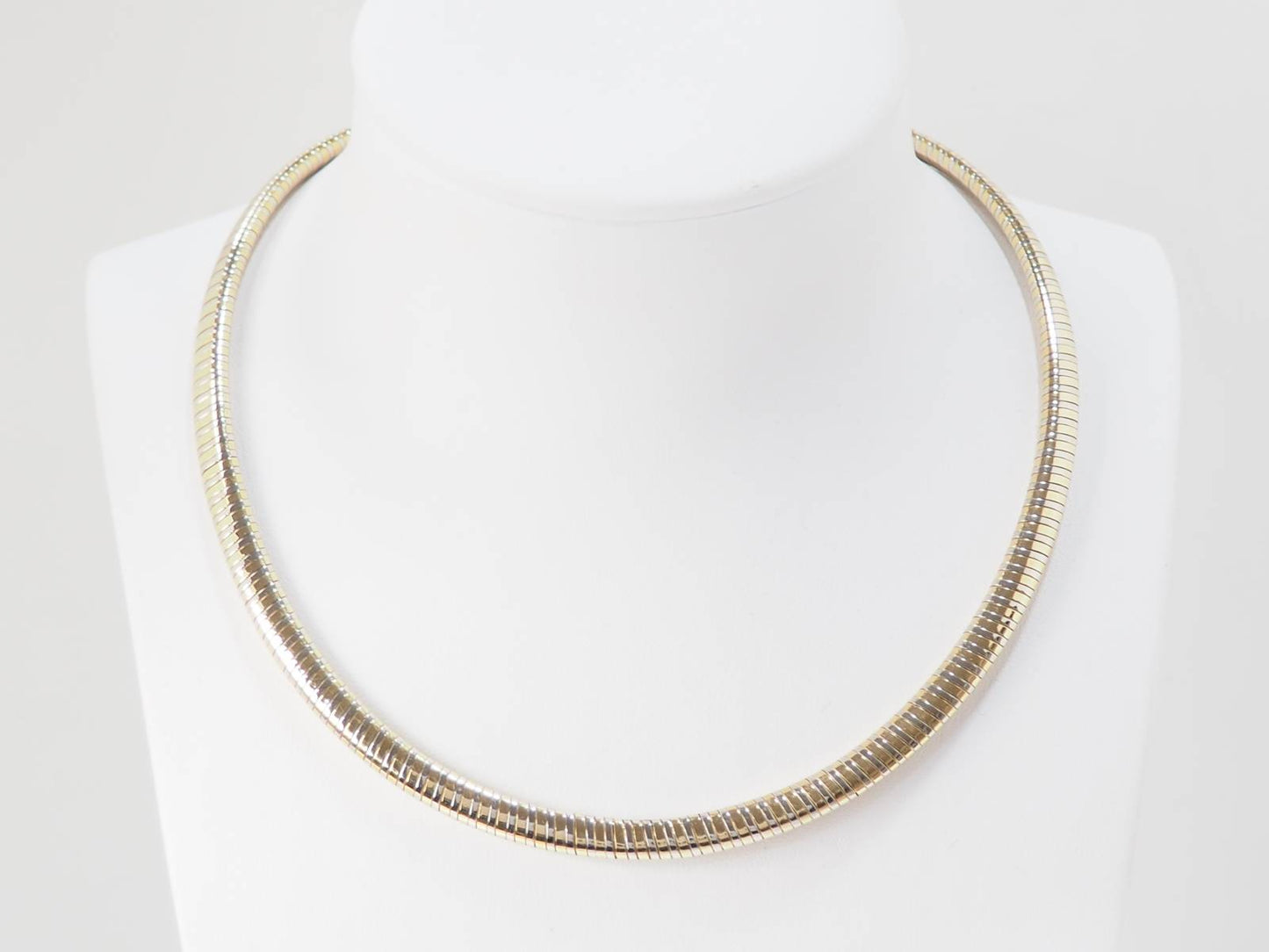 Collier Tubogas en 2 tons d'or de Cartier en vente à Marseille