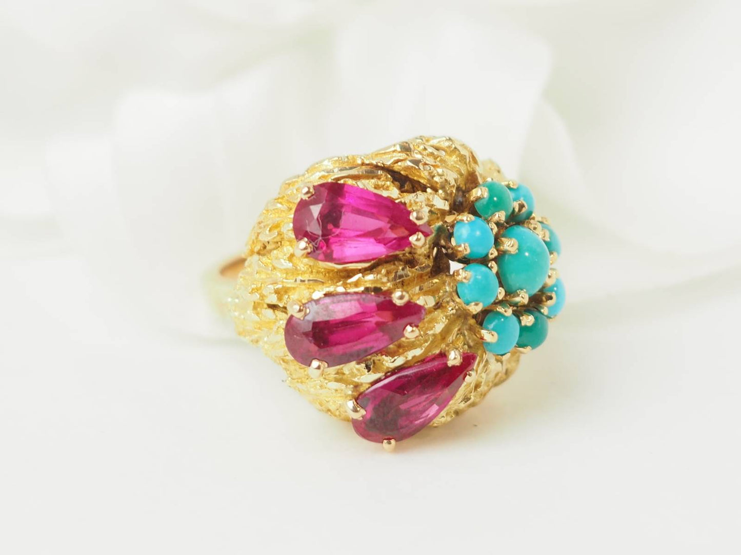 Bague ancienne fleur en or jaune rubis et turquoises