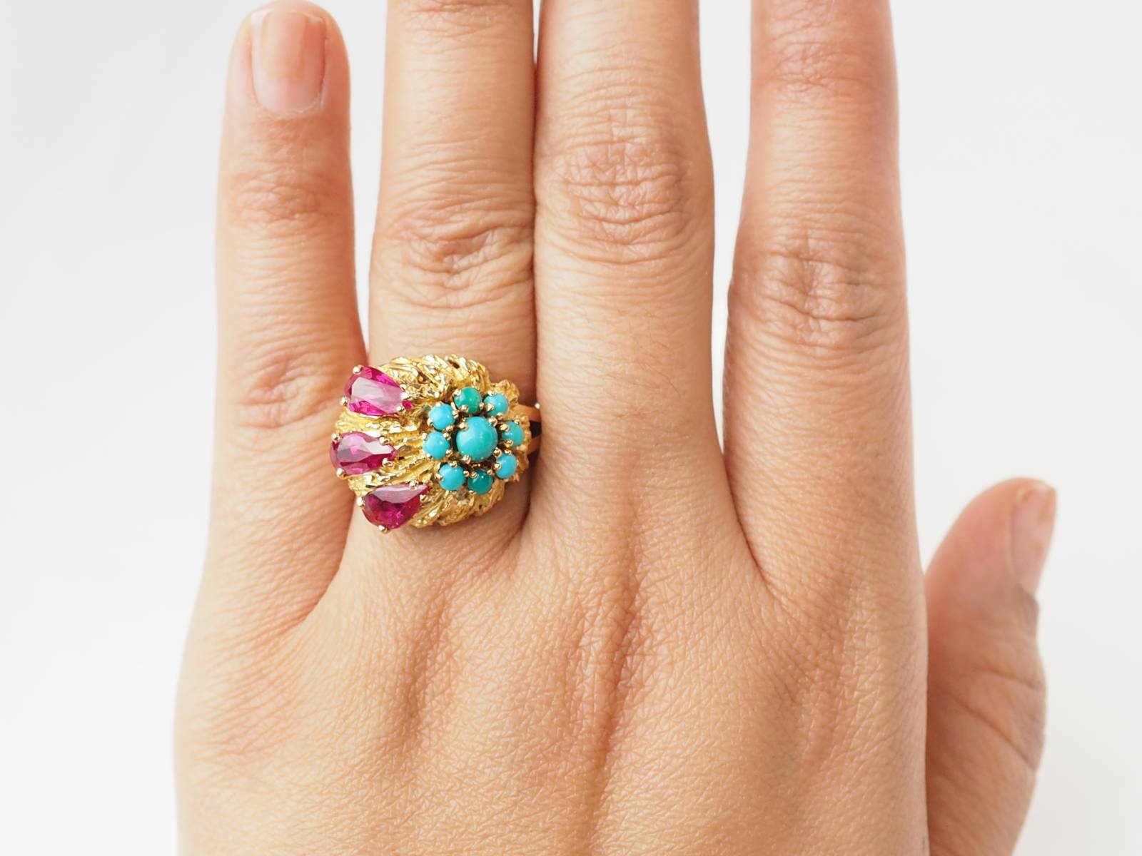 Bague fleur en or jaune rubis et turquoises