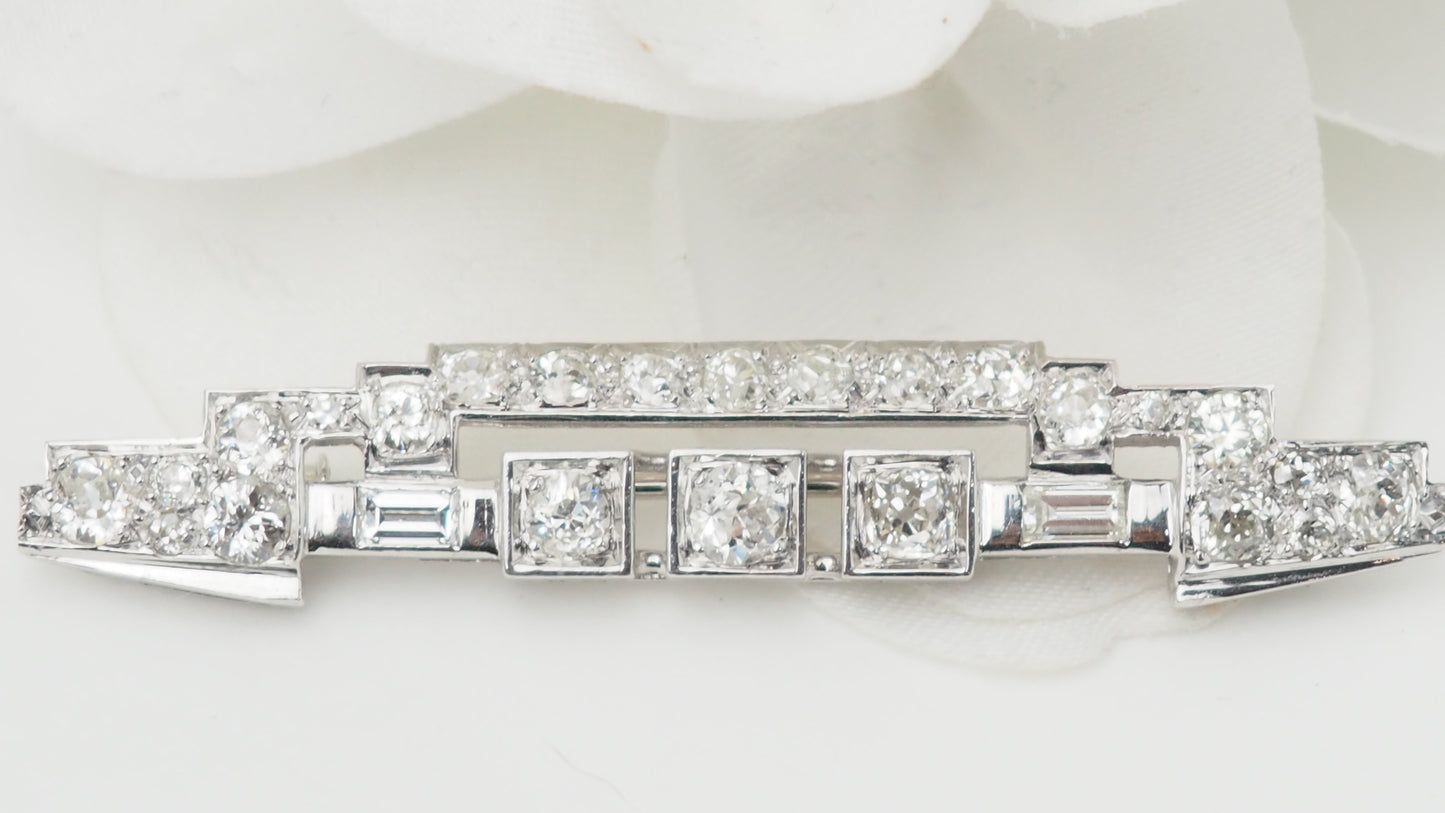 Broche ancienne en platine et diamants