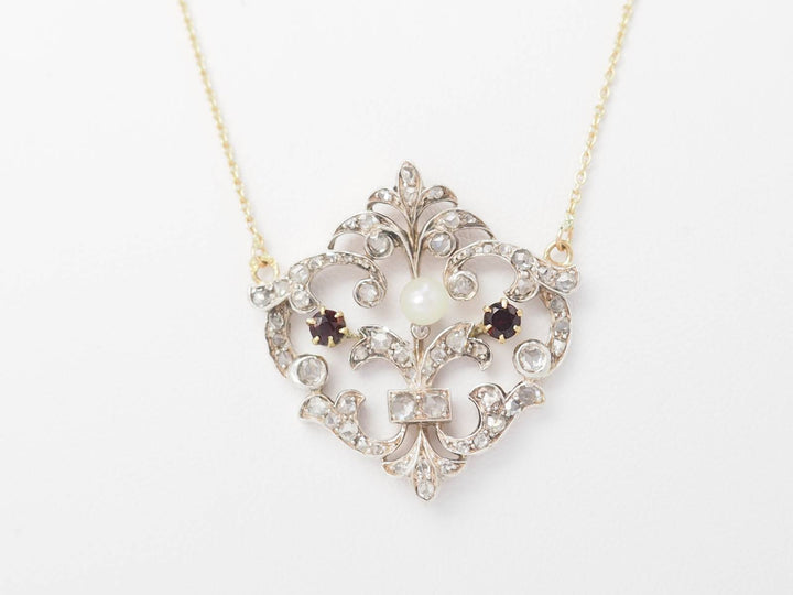 Collier volutes en or jaune et argent, grenat diamants et perle