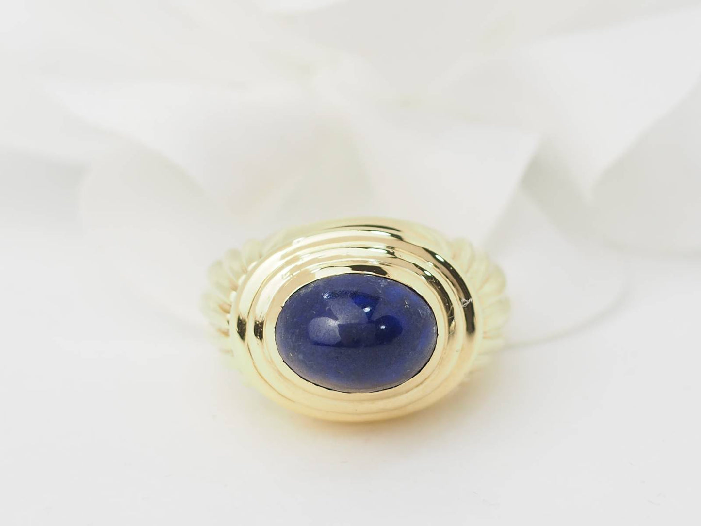 Bague godronnée en or jaune et Lapis Lazuli en vente à Marseille