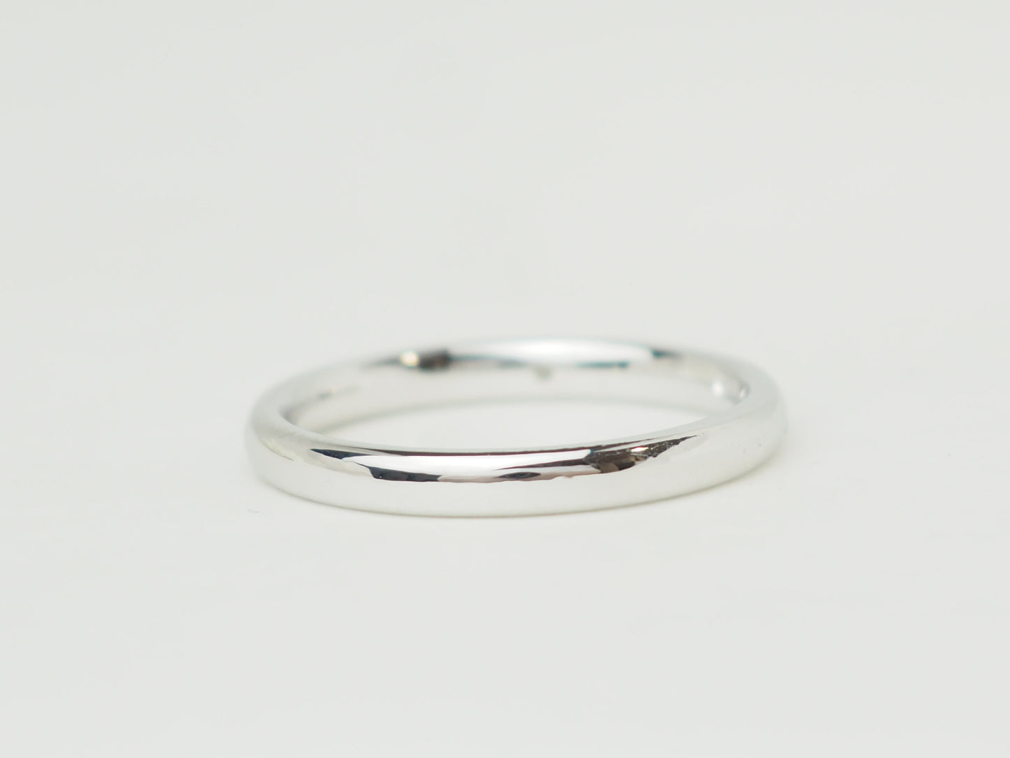 Détail diamants bague Lucciole en or blanc