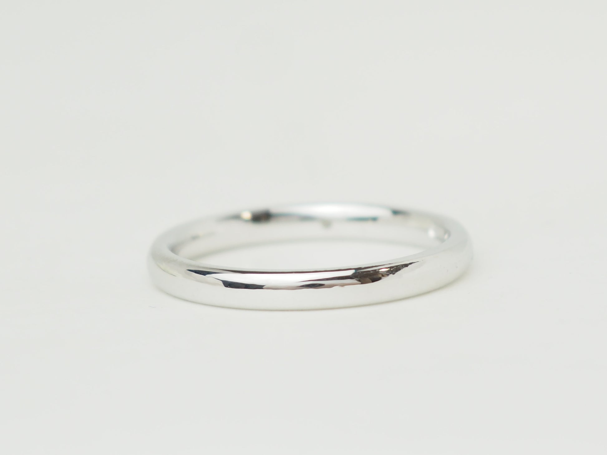 Détail diamants bague Lucciole en or blanc