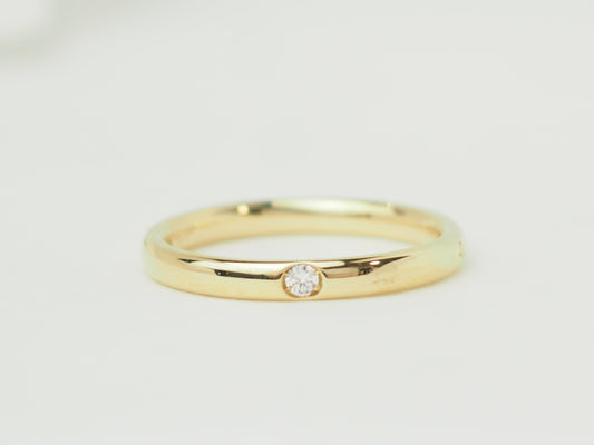 Détail diamant bague Lucciole en or jaune