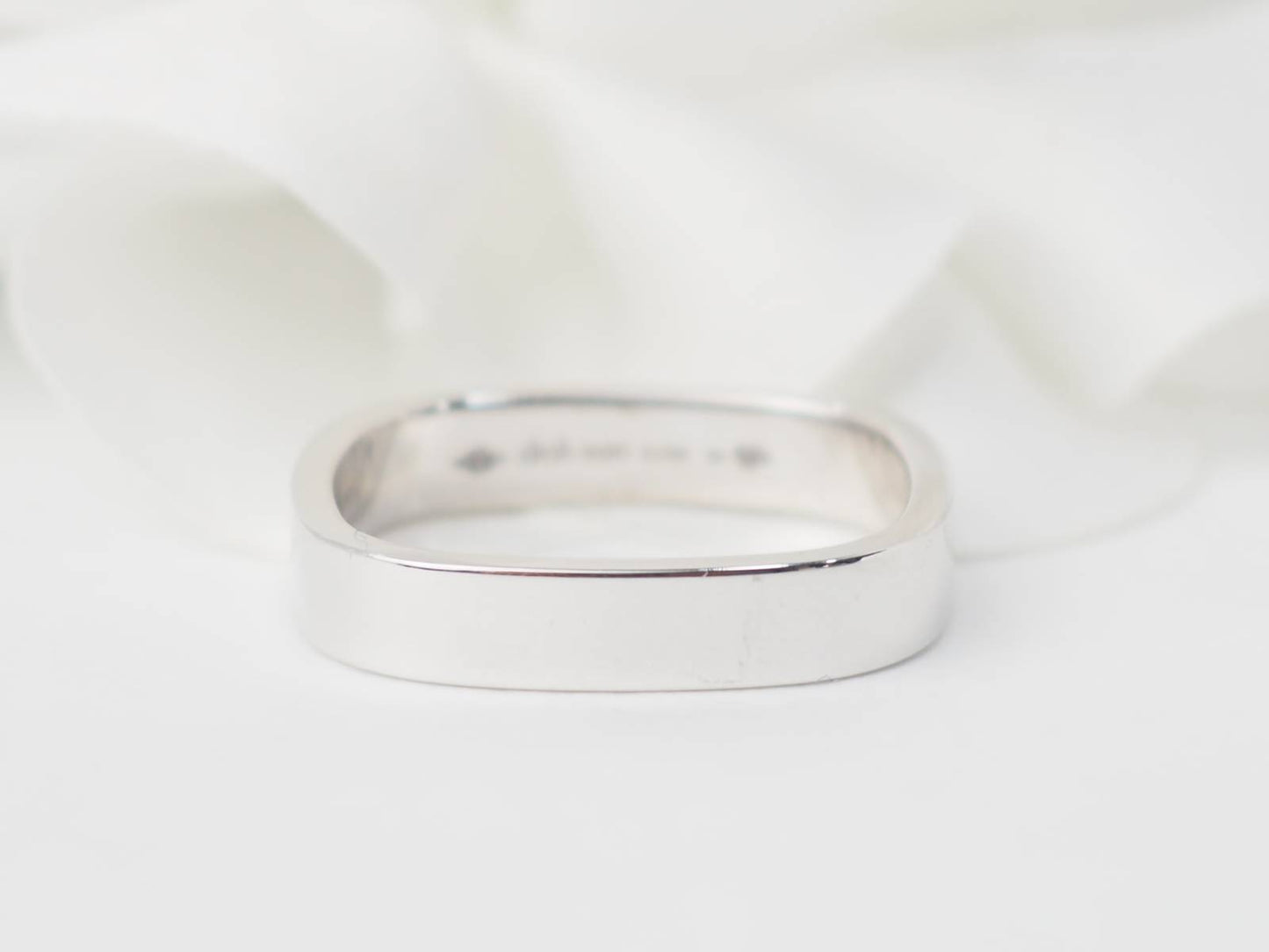 Bague Dinh Van carrée en or blanc