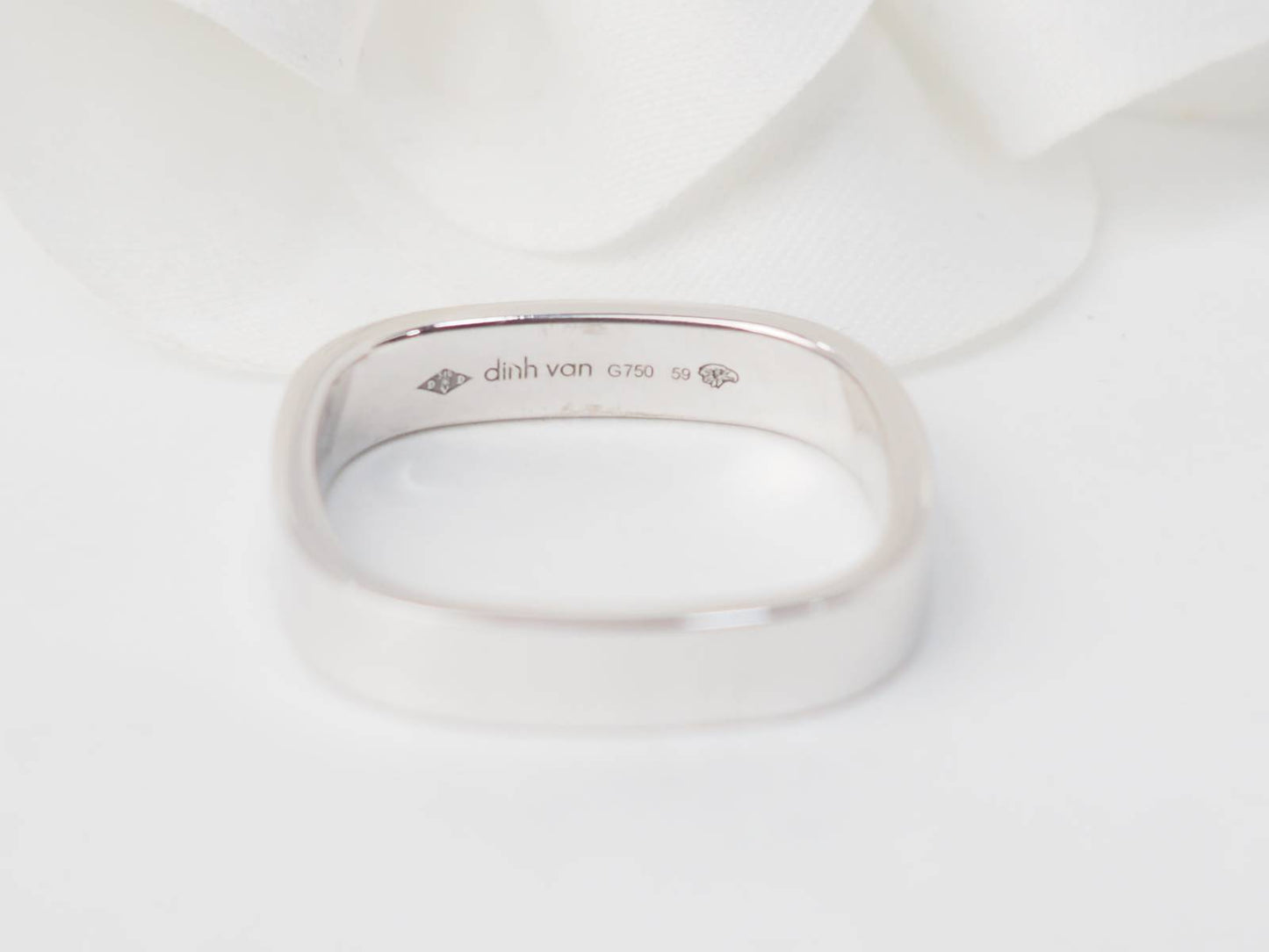 Bague Dinh Van carrée en or blanc