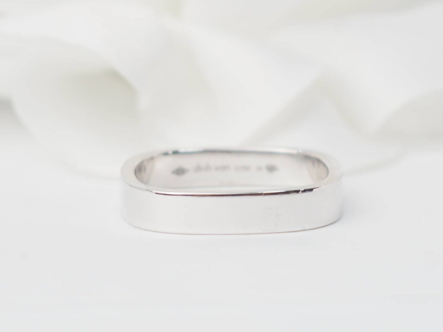 Bague Dinh Van carrée en or blanc