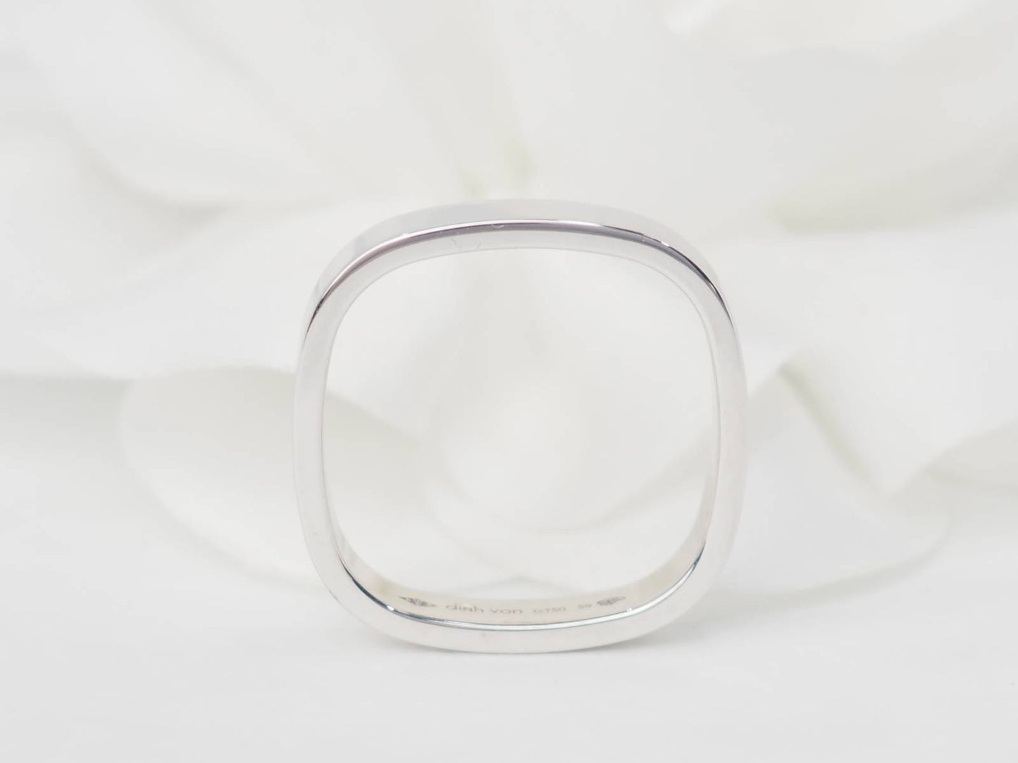 Bague Dinh Van carrée en or blanc