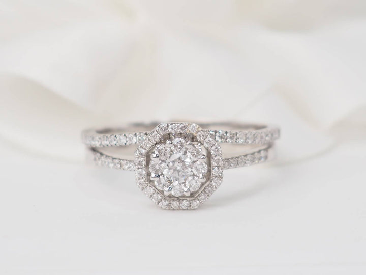 Bague solitaire en or blanc et diamants