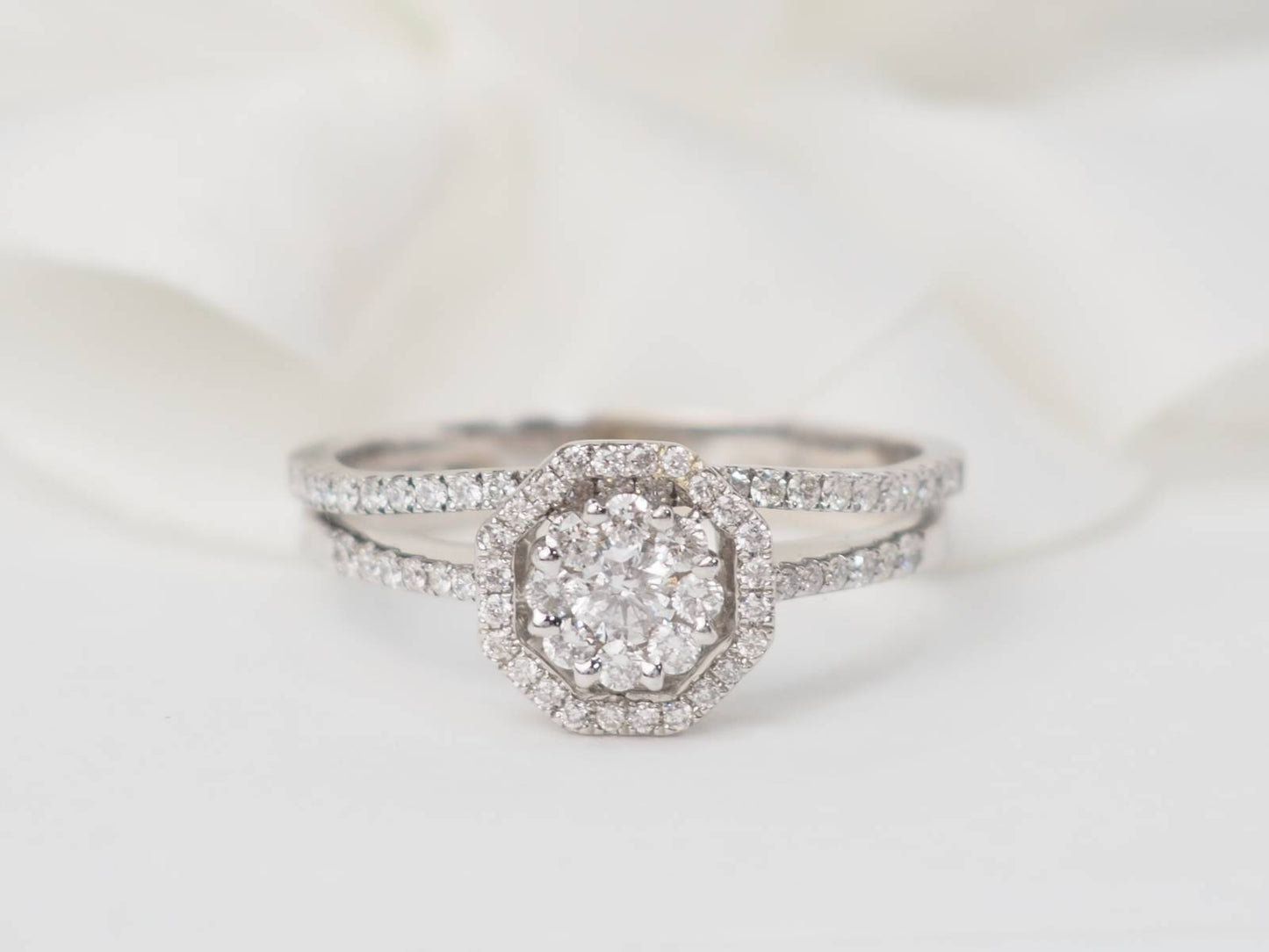 Bague de fiançaille en or blanc