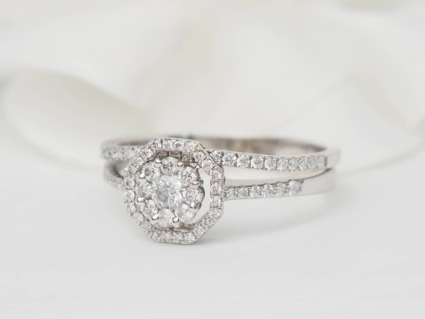 Bague solitaire en or blanc et diamants 0.66ct