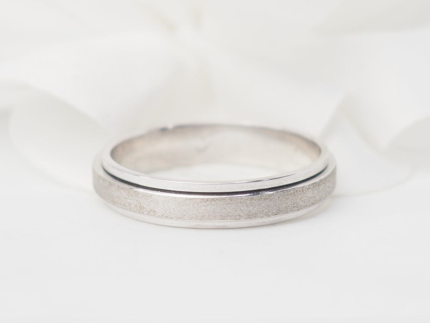 Alliance Piaget Modèle Possession en or blanc