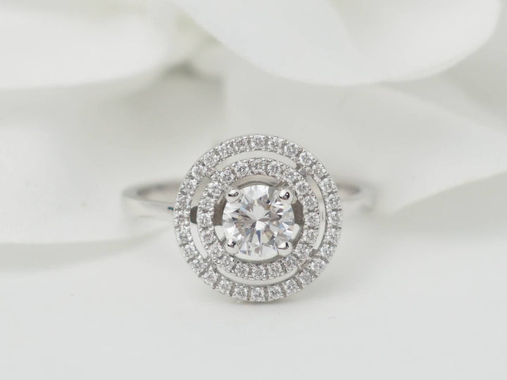 Bague solitaire en or blanc et diamant