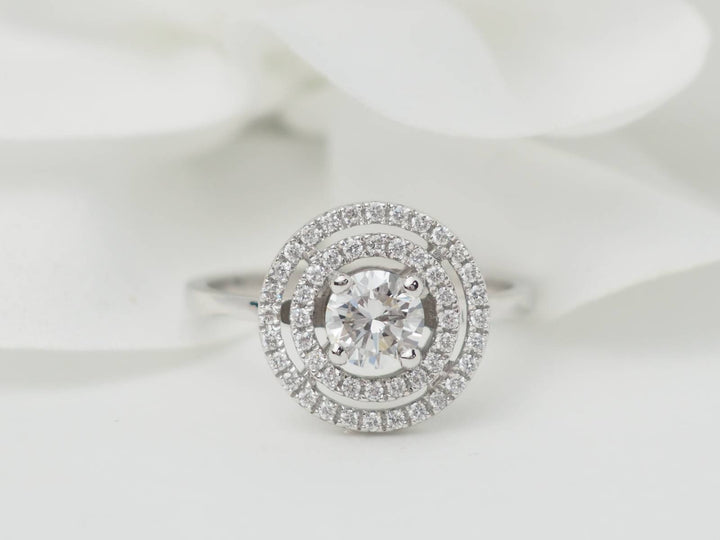 Bague de fiançaille en or blanc