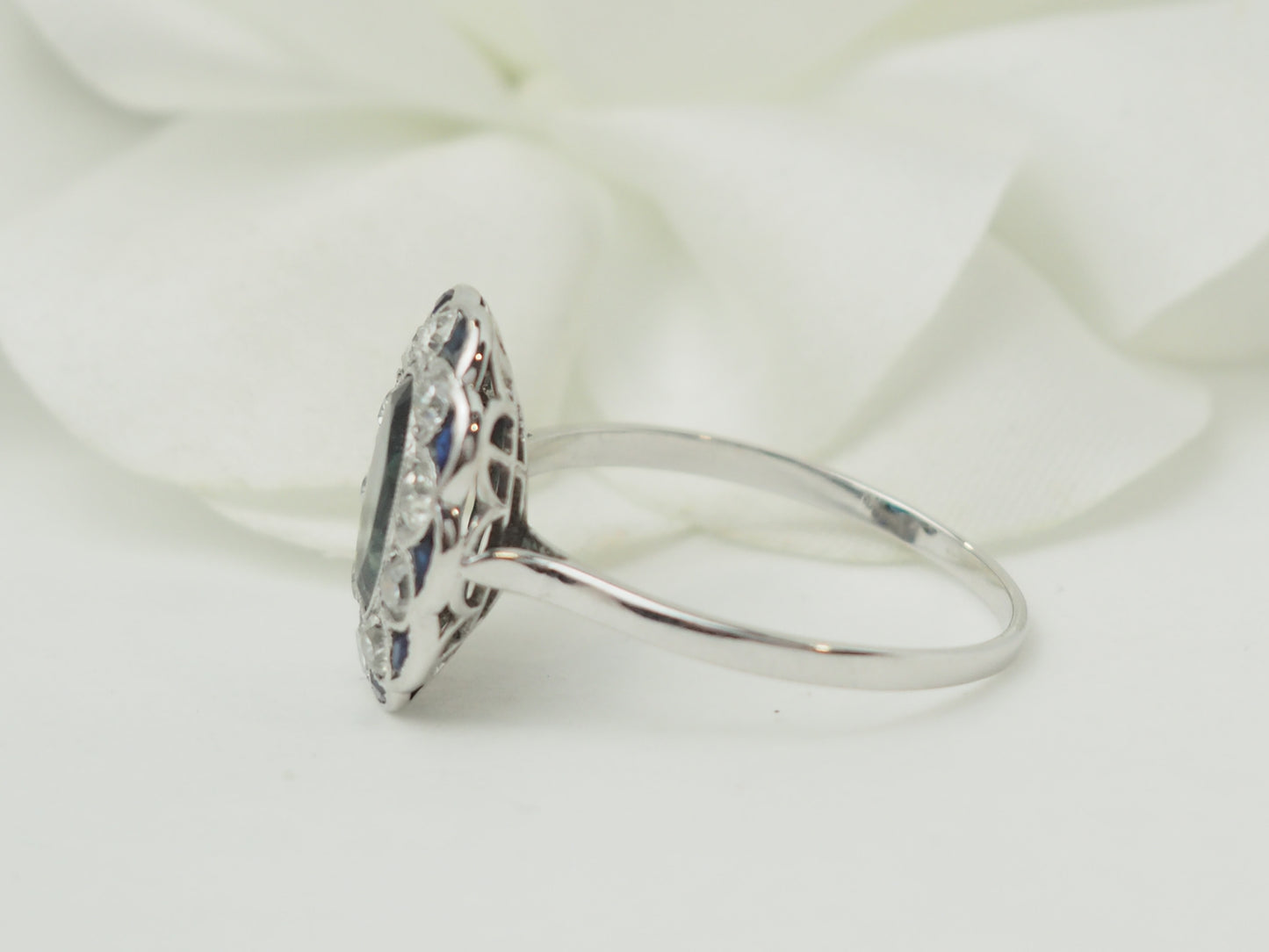 Bague Ancienne Pompadour Saphir 1,80ct Diamants 0,50ct Or Blanc Art Déco