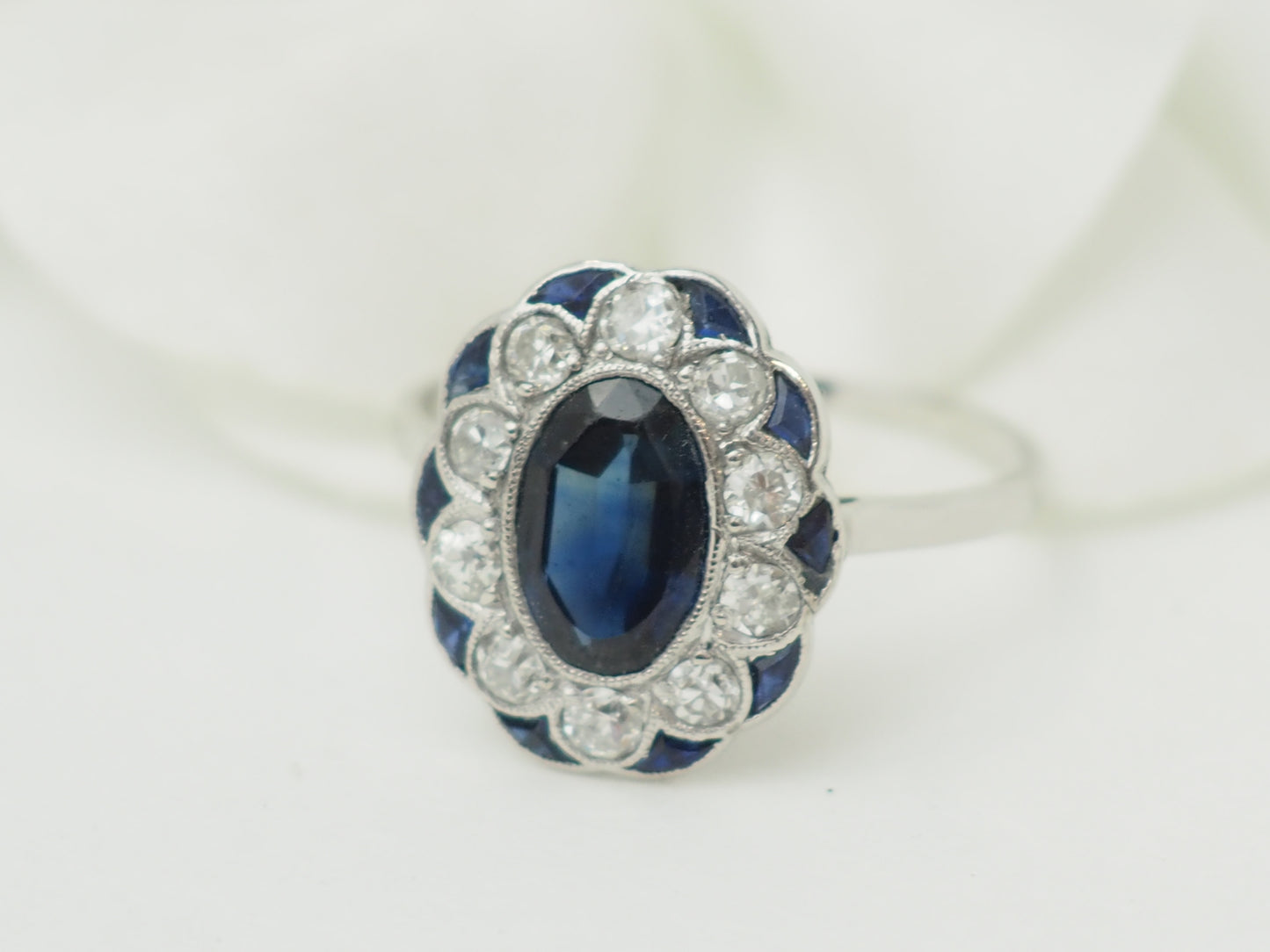 Bague Ancienne Pompadour Saphir 1,80ct Diamants 0,50ct Or Blanc Art Déco