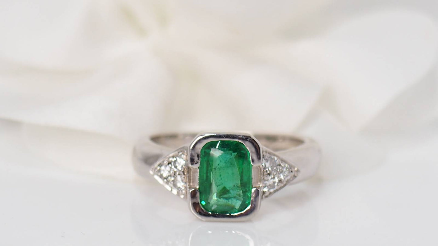 Bague en émeraude et diamants