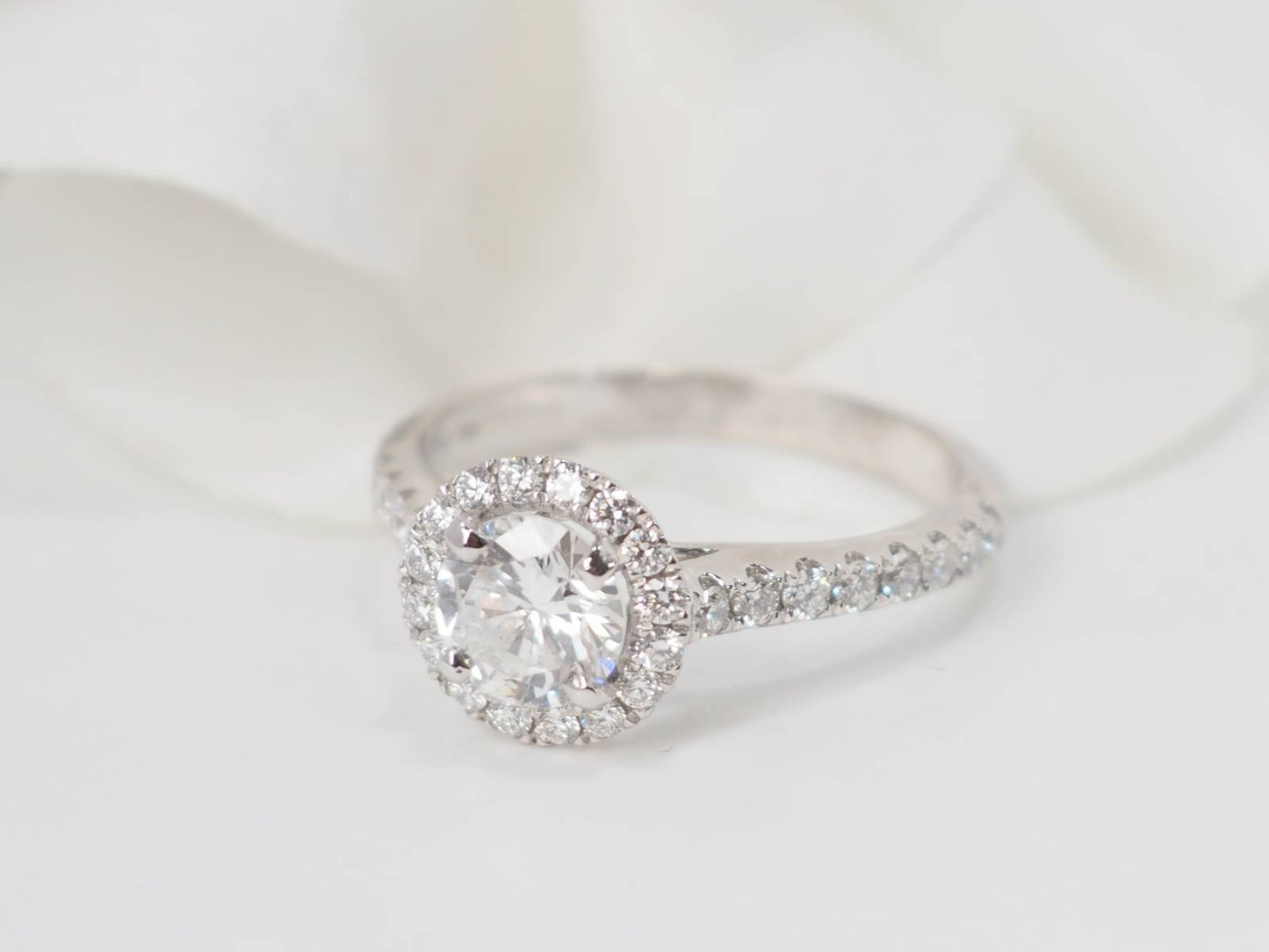 Bague solitaire en or blanc et diamants 0.82ct