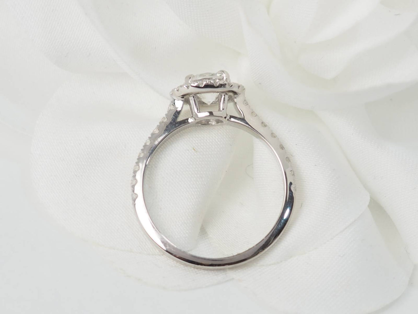 Bague solitaire en or blanc et diamants 0.82ct