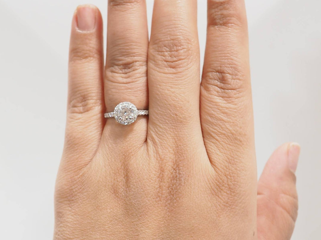 Bague solitaire en or blanc et diamants 0.82ct