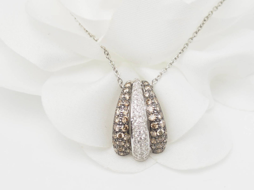 Collier pendentif en or blanc et diamants