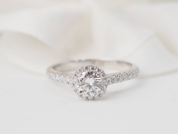 Bague solitaire en or blanc et diamant