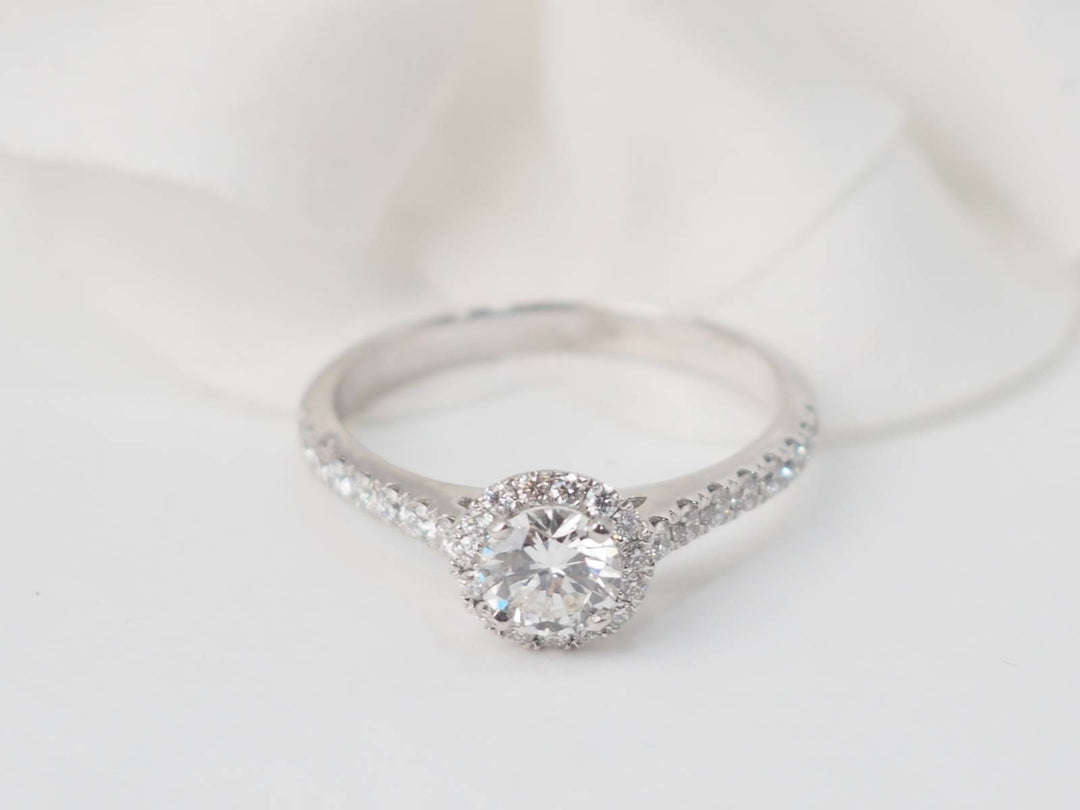 Bague solitaire en or blanc et diamant