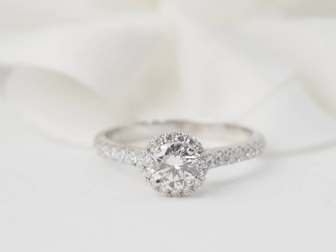 Bague solitaire en or blanc et diamant
