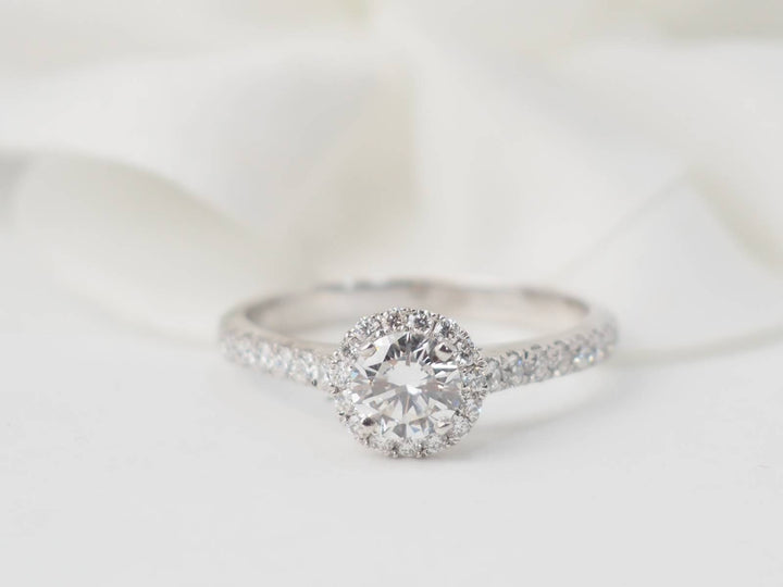 Bague solitaire en or blanc et diamant