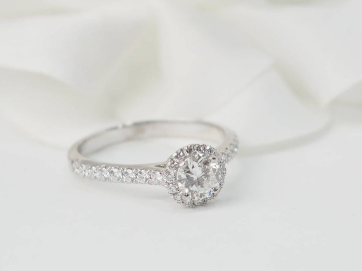 Bague solitaire en or blanc et diamant
