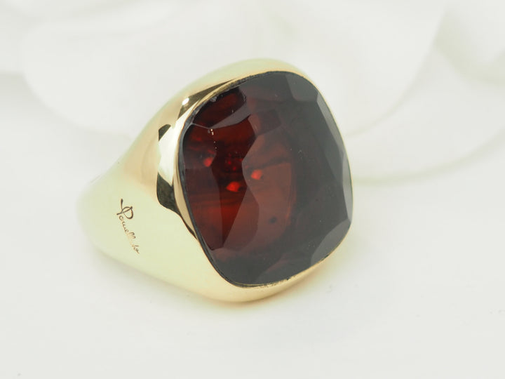 Bague Pomellato Victoria en or jaune et Grenat almandin