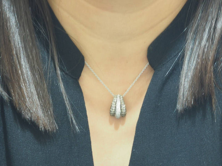 Collier pendentif en or blanc et diamants