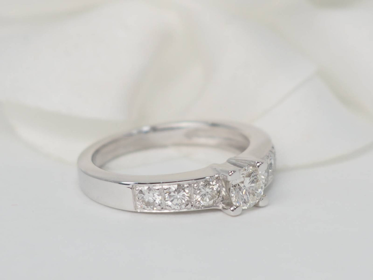 Bague solitaire en or blanc et diamant de 0,28 ct