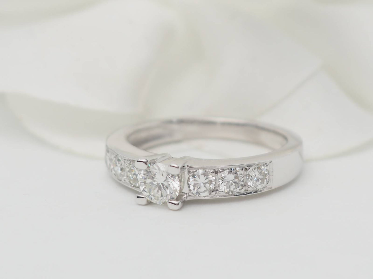 Bague solitaire en or blanc et diamant de 0,28 ct