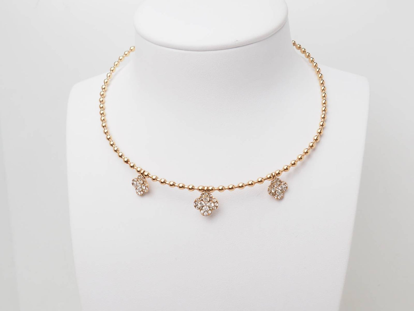 Collier boules à motif fleurs en or rose 