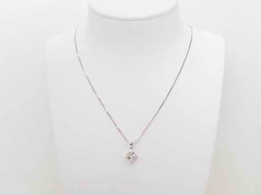 Collier en or blanc et diamants