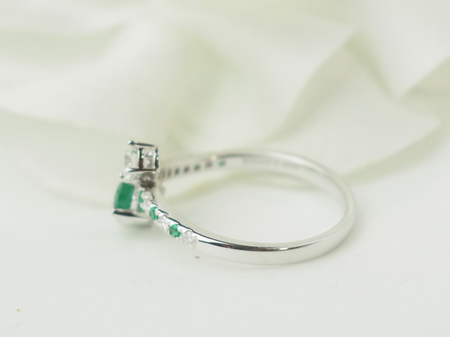 emerald diamond ring white gold