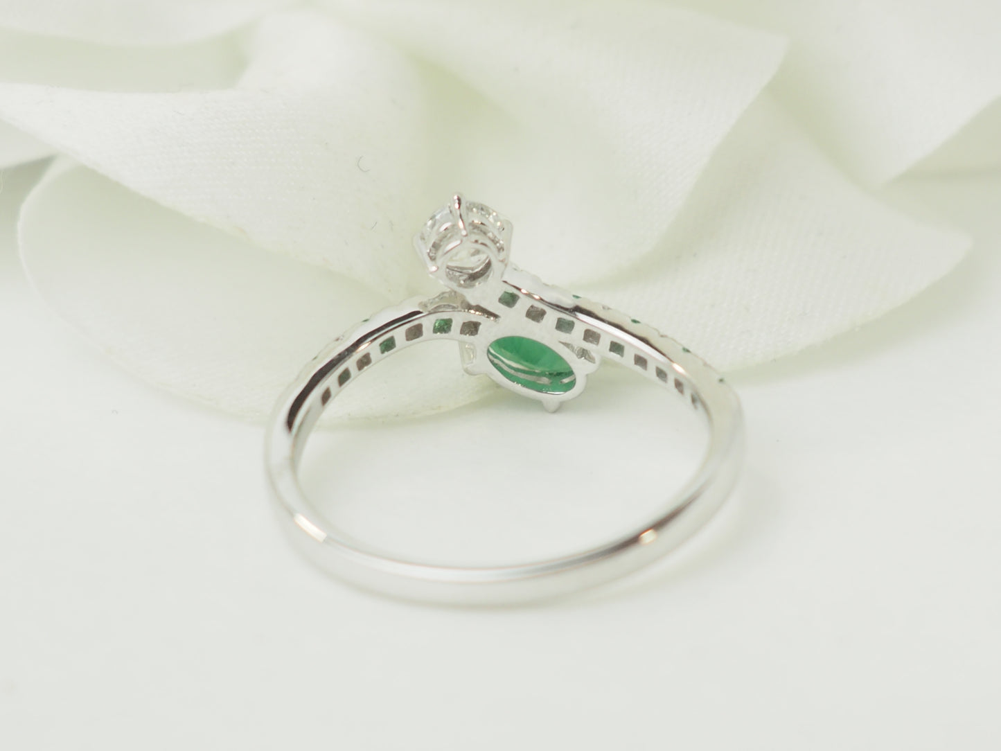 Bague Mauboussin en or blanc avec émeraude et diamants