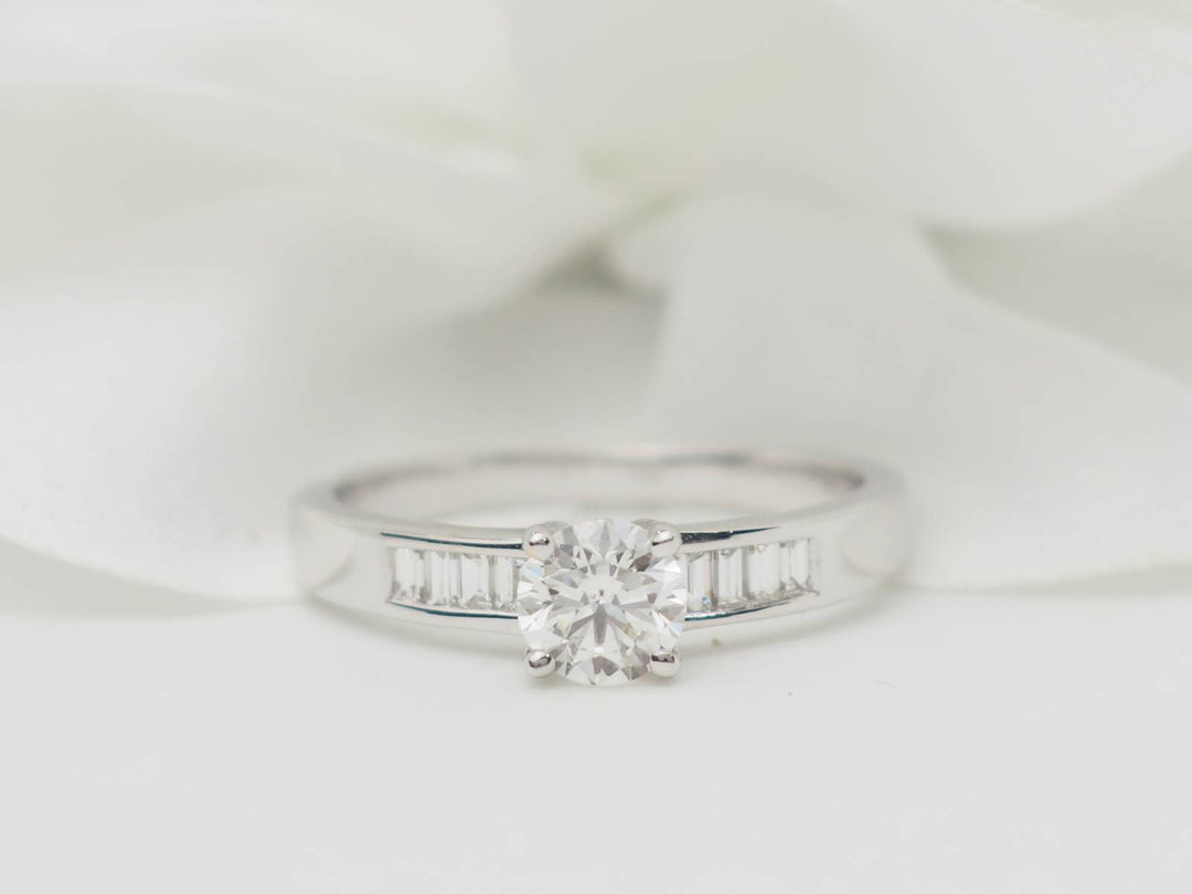 Solitaire en or blanc et diamant rond de 0,52 ct