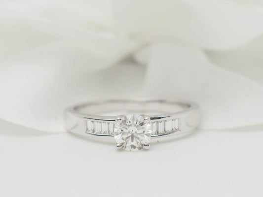 Solitaire en or blanc et diamant rond de 0,52 ct